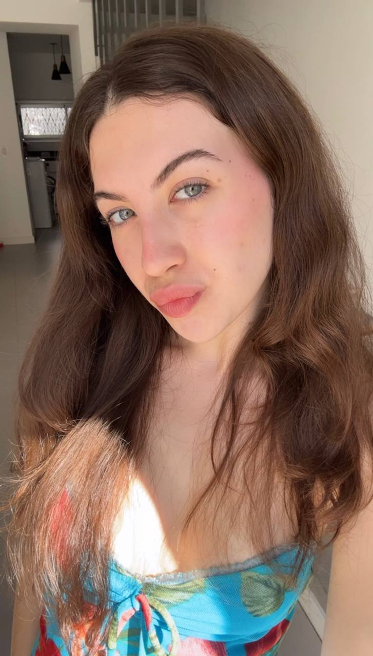 Nude girl Amber in Victoria