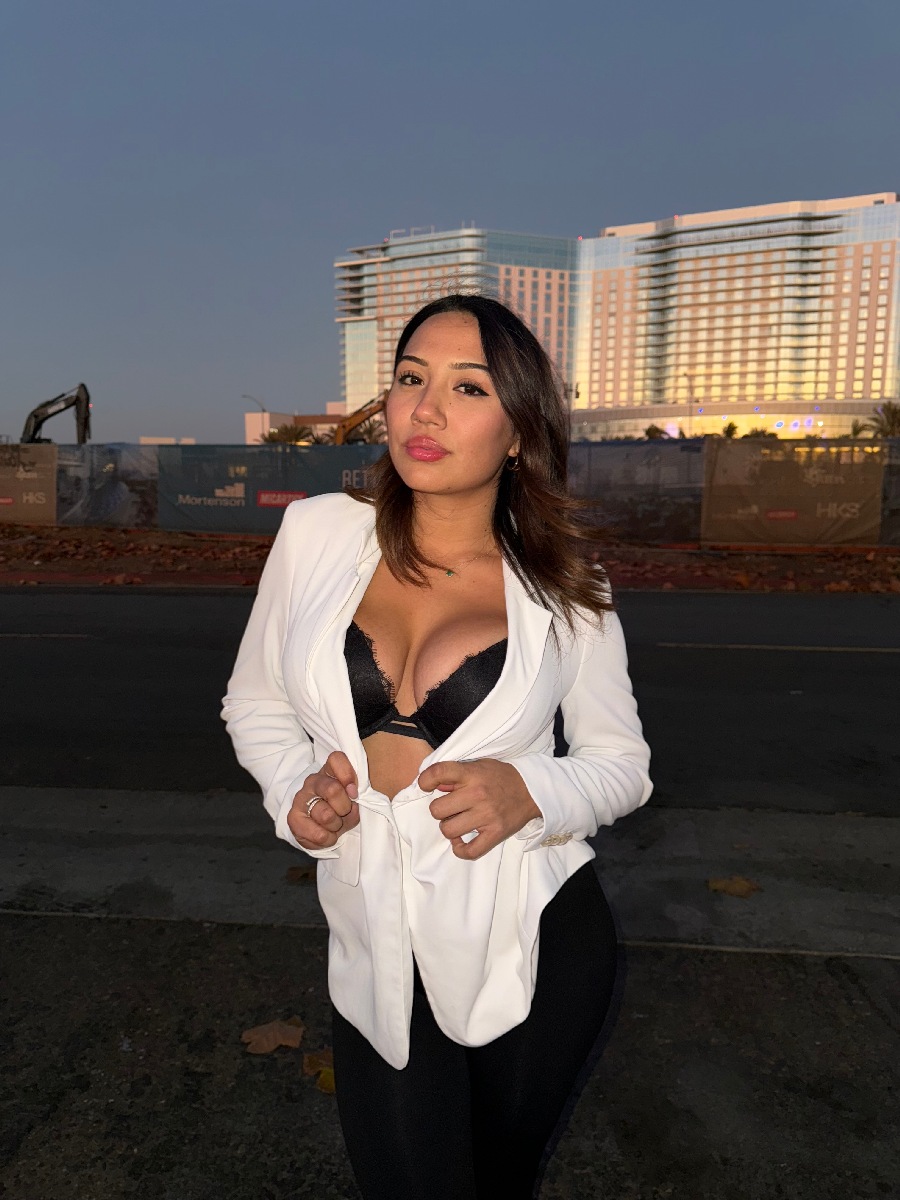 Take a pause and enjoy Ali Cruz — streaming from Victoria