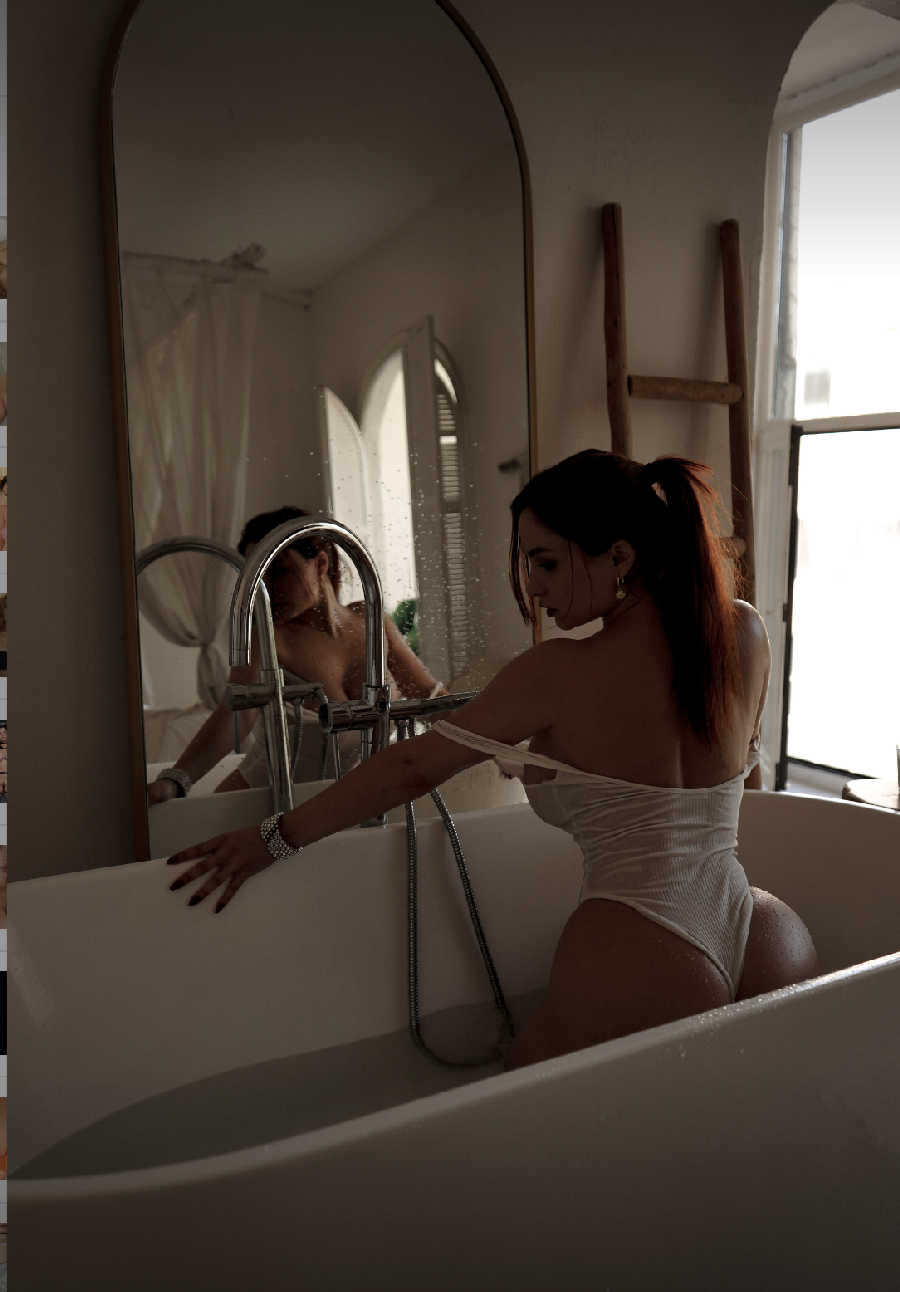 A playful frame from Miranda Faith nude — online in Victoria