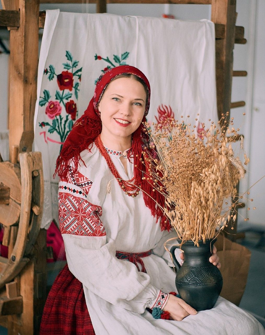 Women in Slavic costumes in Victoria