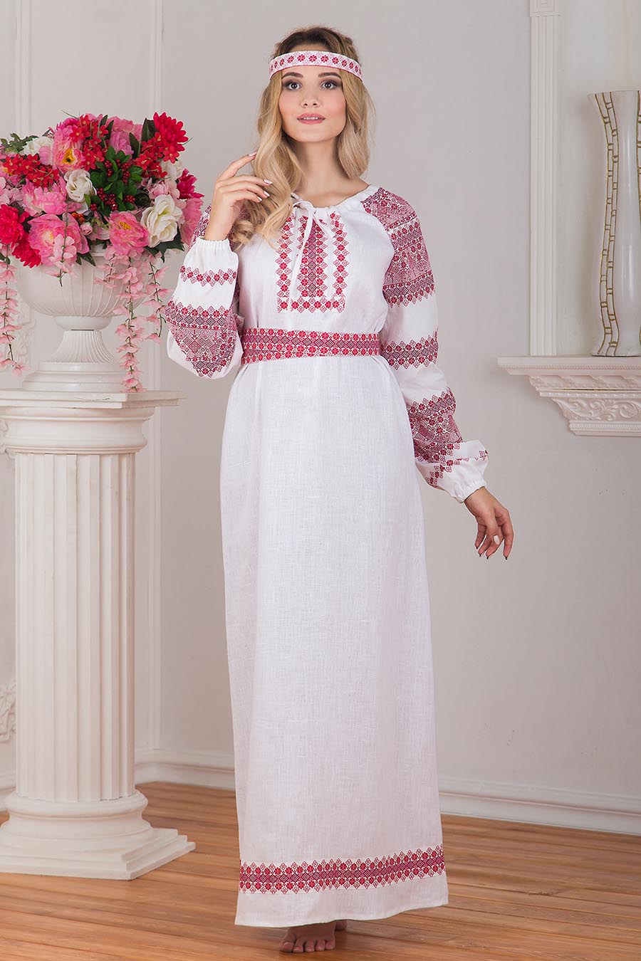 Women in Slavic costumes in Victoria