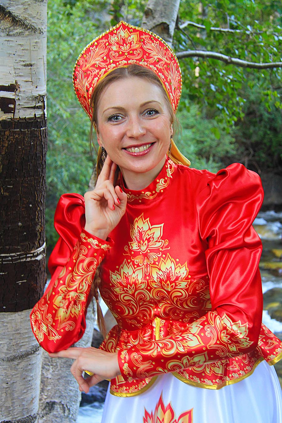 Women in Slavic costumes in Victoria
