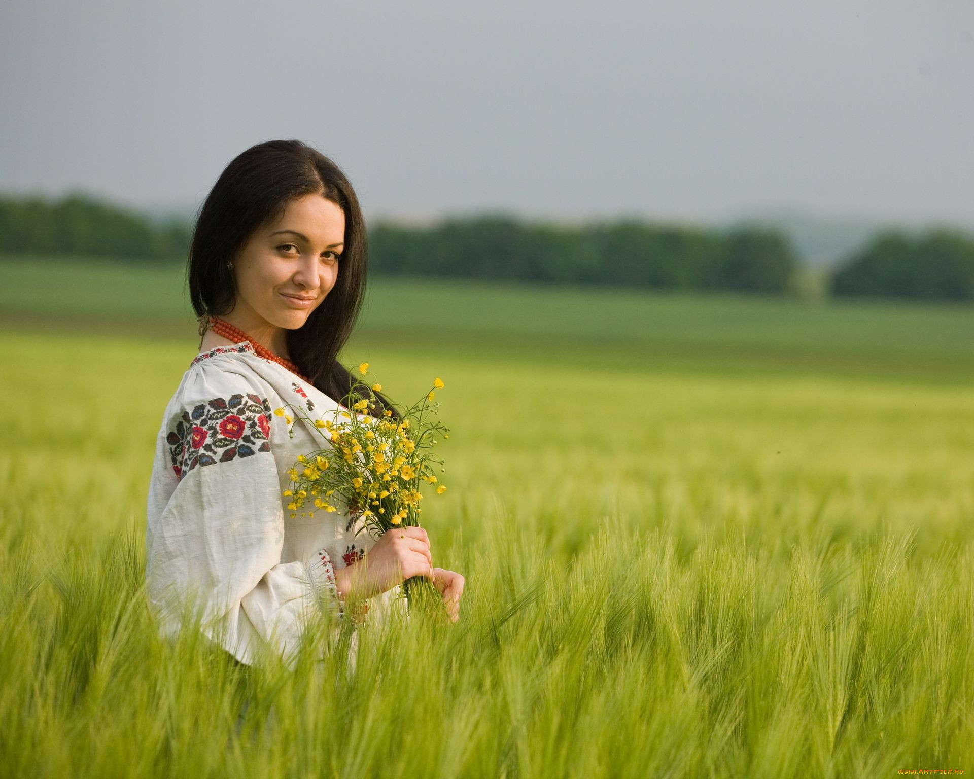 Women in Slavic costumes in Victoria