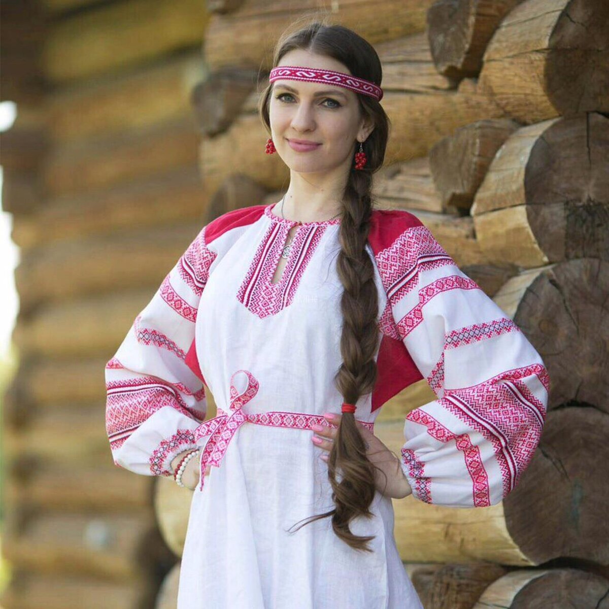 Girls in Slavic costumes in Victoria