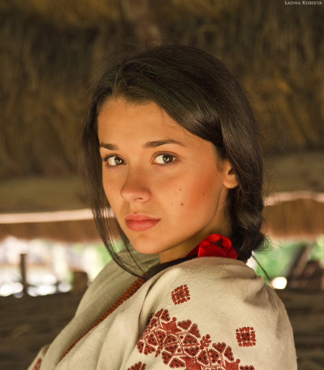 Girls in Slavic costumes in Victoria