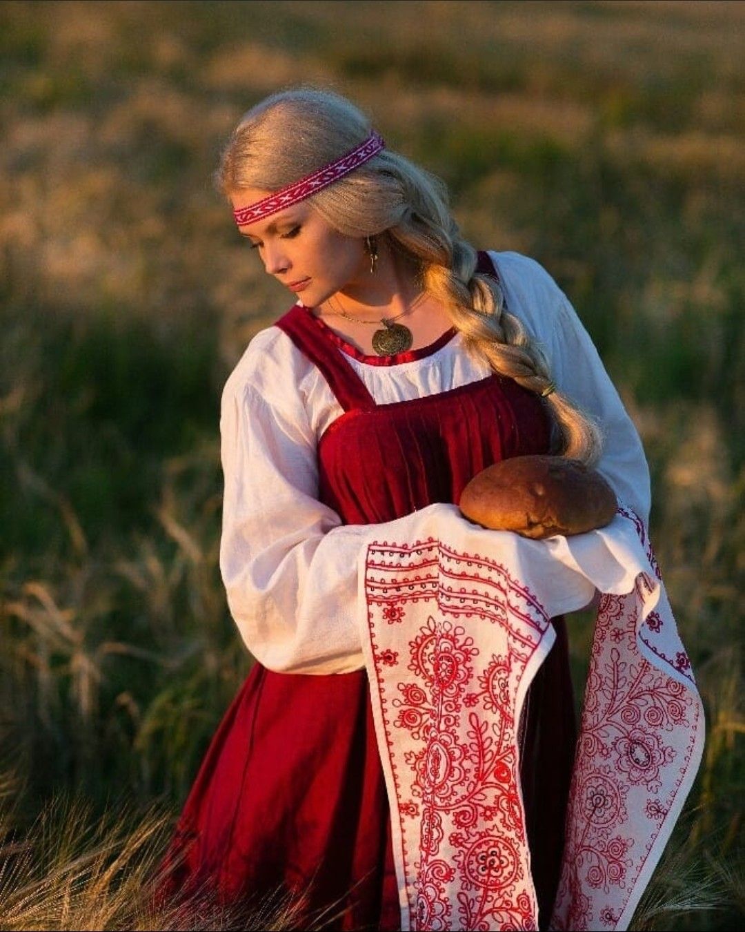 Girls in Slavic costumes in Victoria