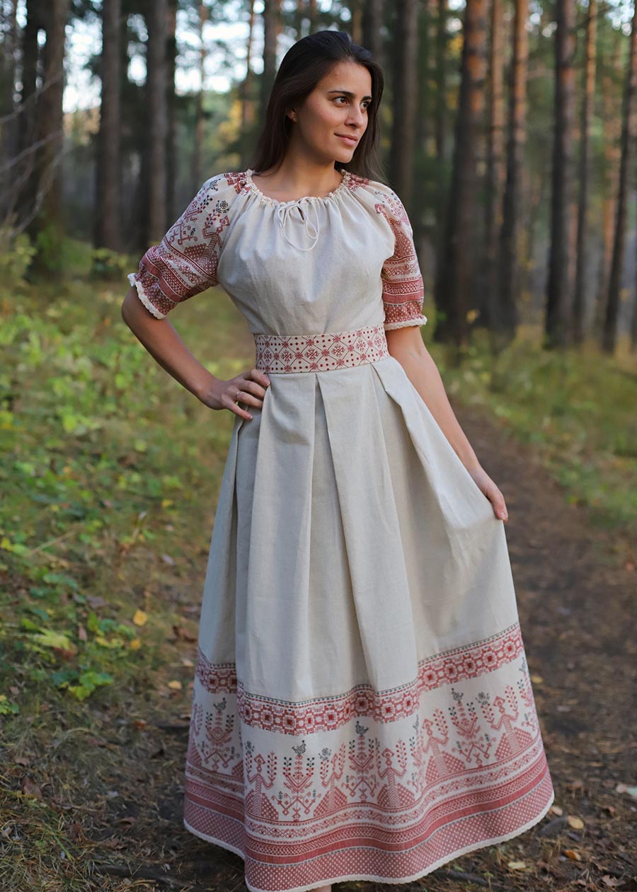 Girls in Slavic costumes in Victoria