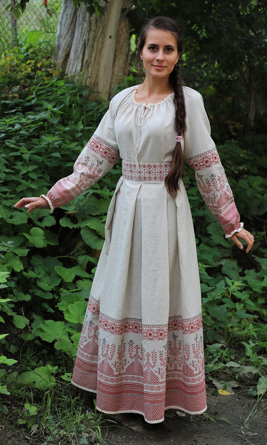 Girls in Slavic costumes in Victoria