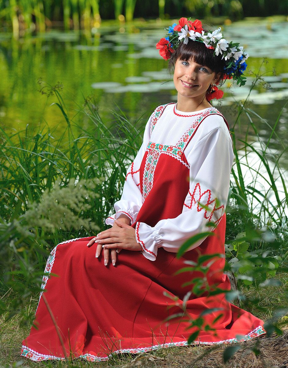 Beautiful girl Girls in Slavic costumes in Victoria