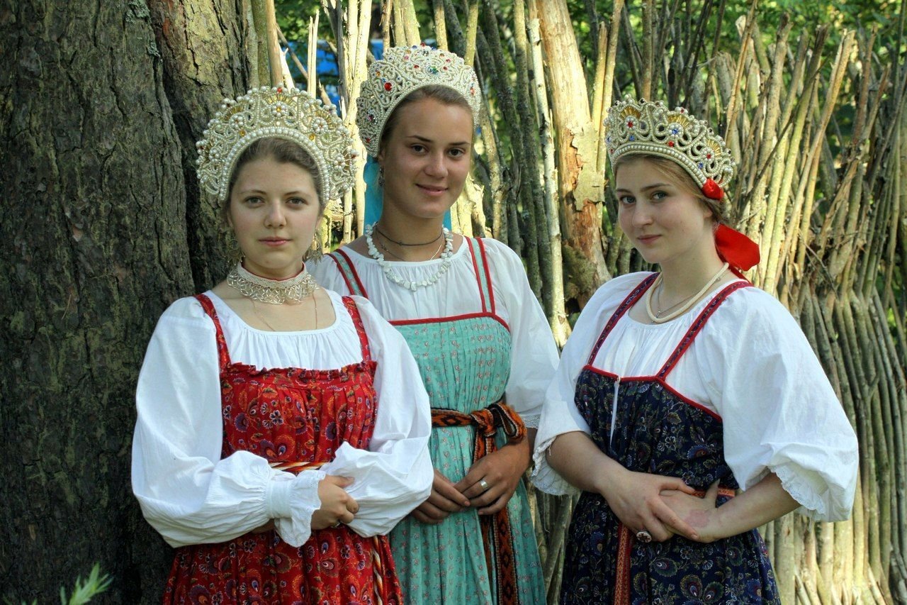 Sexy model Girls in Slavic costumes in Victoria