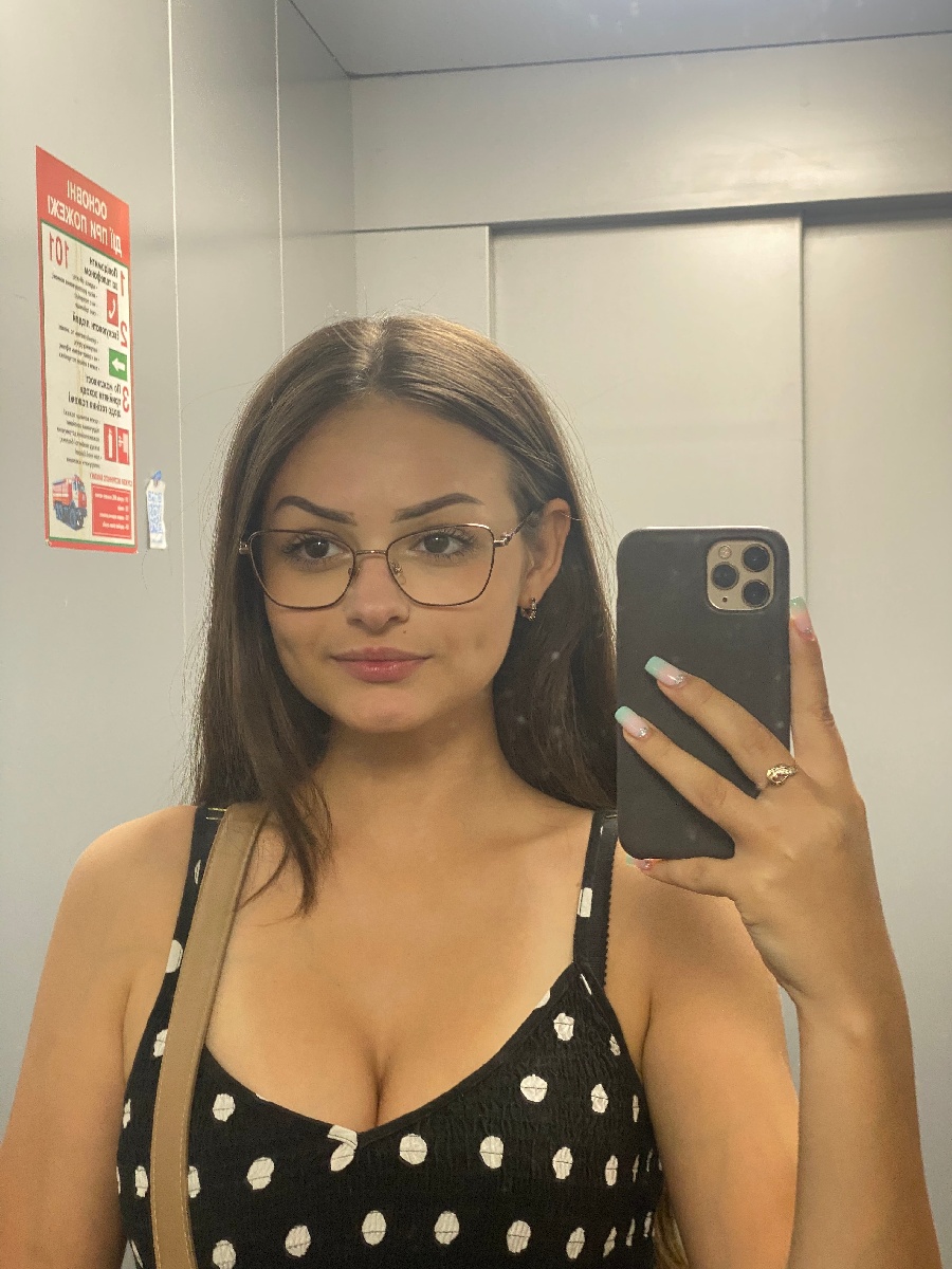 Sexy model Stacy in Victoria